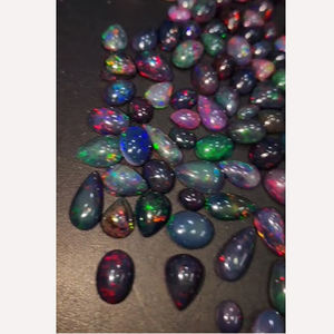 307ชิ้นโอปอลสีดำจากเอธิโอเปียธรรมชาติที่มีไฟ8มม. ถึง14มม. ลูกแพร์รูปไข่ Cabochon 477 CTS iroc ขายพลอย CAB เรา $287สำหรับทุกคน - Product Image 3