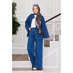 Traje de Chaqueta y Pantalones de Mezclilla Azul con Cinturón Decorativo - Product Image 3