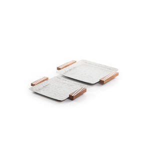 Plateau de service en acier inoxydable martelé avec poignées en bois Plateau à chocolat décoratif de qualité de luxe au prix le plus bas - Product Image 5