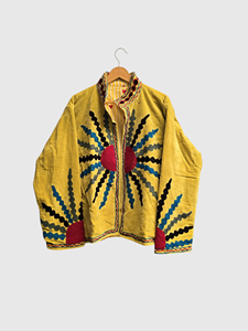 Chaqueta Amarilla con Cuello Mandarín y Patrón Geométrico Bordado a Mano, Manga Larga, Estilo Blusón de Terciopelo para Otoño - Product Image 1