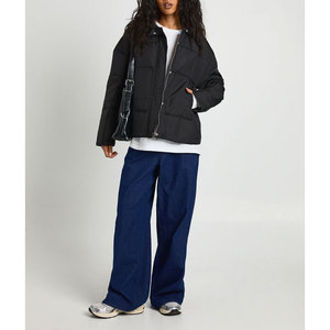 Abrigo de burbujas para mujer, chaqueta acolchada gruesa resistente al agua para invierno con logotipo personalizado - Product Image 4
