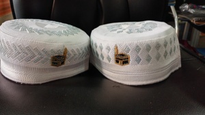 หมวกมุสลิมปักลายหินสำหรับผู้ชายจากบังคลาเทศ - Product Image 3