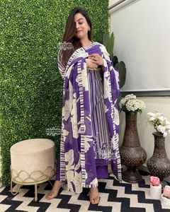 Conjunto de traje de mujer de algodón puro de nuevo diseño de la mejor calidad con Dupatta a juego para uso en fiesta de boda de la India - Product Image 6