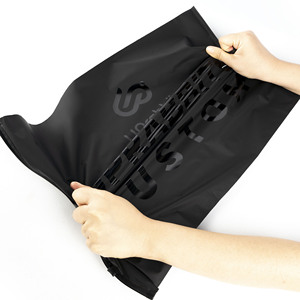 Emballage <span class=keywords><strong>plastique</strong></span> biodégradable et écologique, impression personnalisée, sac à fermeture éclair noir, sac à fermeture éclair givré pour vêtements, t-shirts - Product Image 3