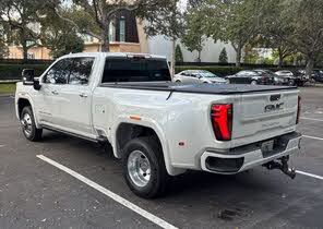 GMC Sierra 3500HD Denali Ultimate Crew Cab 4WD 2024 con Volante a la Izquierda, EE. UU. - Product Image 3