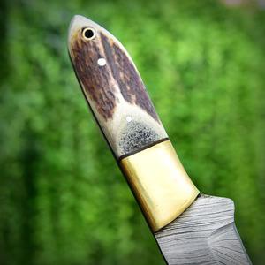 Couteau de chasse à dépecer en acier Damas fait main, manche en bois et bois de cerf, crochet à entrailles, avec étui en cuir - Product Image 2