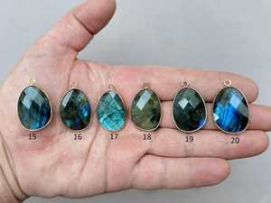 Collier pendentif labradorite à facettes plaqué or Vintagelike pierre précieuse grise naturelle avec de longs bijoux pour fiançailles - Product Image 3