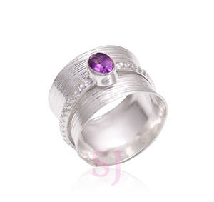 แหวนเงินแท้ 925 ประดับพลอยแอมะทิสต์ทรงรีธรรมชาติเจียระไนแบบคลาสสิกวินเทจ พร้อมใบรับรอง - Product Image 2