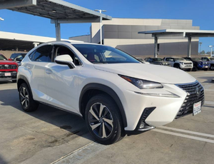 Offre Abordable : SUV Lexus NX300 2020 Disponible à la Vente - Produit Automobile - Product Image 3