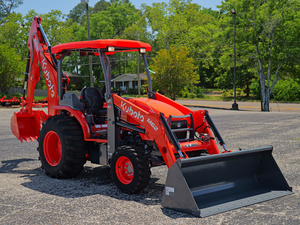 รถตักล้อยาง Kubota M62 ขับเคลื่อนสี่ล้อ ทนทาน ออกแบบมาเพื่อการขุด ตัก ดิน ซ่อมบำรุงทรัพย์สิน การทำงานในฟาร์ม และงานบ้าน - Product Image 1