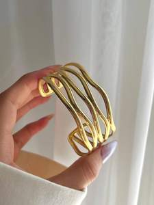 Elegant Design <b>Metal</b> <b>Bracelet</b> Adds Sophistication Comfort And Charm While Perfectly Matching Multiple Outfits And Styles - Product Image 2