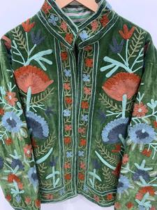 Veste courte brodée Suzani en velours à fleurs vertes Veste Bomber Suzani Broderie Manteau court pour femmes - Product Image 5