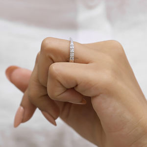 Bague de mariage demi-éternité en diamant Moissanite conique ronde et brillante 0.30 CT, bande de mariage de mariée assortie empilable - Product Image 4