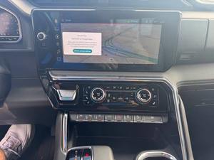 G-M-C S-ierra 1500 D-enali 4dr Crew Cab 4WD 5.8 ft. SB 2023 d'occasion en bon état - Product Image 4