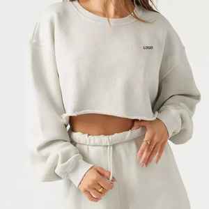 Sweat à capuche court et pantalon de survêtement de haute qualité ensemble de vêtements pour femmes ensemble de pantalons deux pièces avec impression bouffante personnalisée ensemble de survêtements pour femmes - Product Image 5