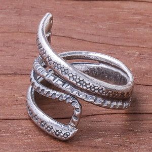 Anillos de moda hechos a mano de serpiente oxidada de plata de ley unisex con estilo al por mayor joyería de fabricante a granel con precio de fábrica - Product Image 6
