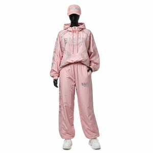 Ensemble coupe-vent pour femmes Tissu en polyester léger Rose pâle Style panneau latéral Logo en strass Personnalisé coupe-vent grande taille - Product Image 6