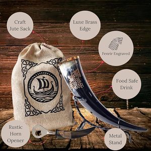 Corne à bière artisanale authentique avec support, gravure inspirée de la maison Stark, avec bordure en laiton, ouvre-bouteille de loup inclus - Product Image 1