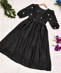 Maxi magnifique et confortable pour la saison à venir avec de belles fleurs de marguerite partout - Product Image 1