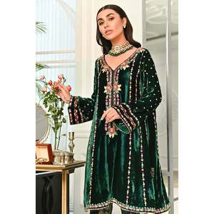 Ensemble de costume pour femmes par Lylah - Product Image 6