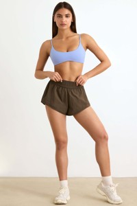 Mini pantalones cortos elásticos para mujer Espresso personalizados de alta demanda, pantalones cortos de entrenamiento transpirables y de ajuste relajado Súper suaves y cómodos para mujer - Product Image 3