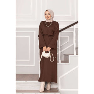 Robe longue élégante Oysho couleur café avec détail manches pliantes, ceinture amovible, taille élastique, respirante, idéale pour les fêtes d'anniversaire - Product Image 4