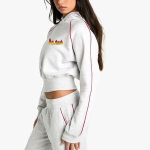 Hoodies décontractés pour femmes avec logo brodé effet vieilli, coupe ample, manches longues, crop top, passepoil rouge, pull-over - Product Image 1