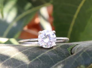 Anillo de Compromiso de Plata 925 Hecho a Mano con Moissanita y Gema de Corte Redondo, Estilo Cristiano, Certificado por Terceros, Joyería Fina - Product Image 2