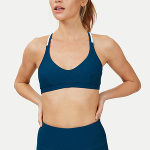 Ensemble de yoga de qualité supérieure pour femmes fabriqué avec des leggings de contrôle de l'humidité en matériau extensible doux et un soutien-gorge de sport adapté à l'entraînement - Product Image 4