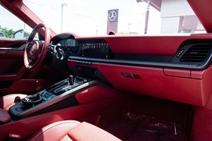 2025 911 Carrera Cabriolet 388-hp Flat-6, Paquete Sport Chrono, Interior Rojo Burdeos, Sin Modificar - Product Image 6