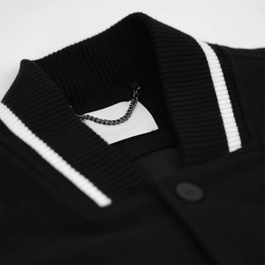 Chaquetas Varsity Personalizadas con Mangas de Contraste Completo, Cuello Redondo, Bolsillos y Cierre de Botones para Hombre - Product Image 3