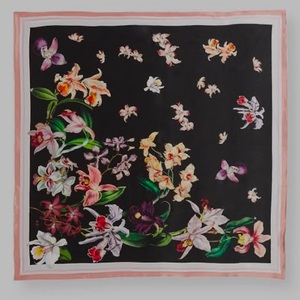 Vente en gros de bandana foulard carré en coton imprimé en soie avec logo personnalisé foulards de produit fait main en satin sergé prix d'usine de luxe - Product Image 4