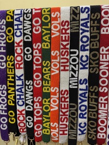 Pochettes personnalisées en forme d'œil, brodées de perles et de sequins, avec fermeture éclair ouverte, bouton, étanches, et sangle réglable pour les magasins de mode - Product Image 4