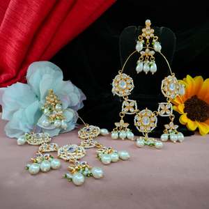 Kundan chandbalis กับห้อยไข่มุกต่างหูแฟชั่นที่สง่างามสำหรับผู้หญิงที่มีคุณภาพสูงอัญมณีรูปลักษณ์แบบดั้งเดิม - Product Image 1