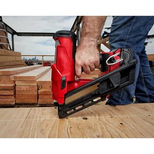 Clavadora Neumática Inalámbrica WALKFB 2745-20 de 18V con Batería de Iones de Litio, 30 Grados - Product Image 1