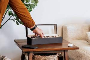 Caja organizadora de relojes de madera maciza de esparto con tapa de cristal, caja de relojes de madera de lujo. - Product Image 4