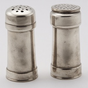 Molino de sal y pimienta de latón Premium con pátina de bronce antiguo martillado hecho a mano artesanal diseñado para decorativo - Product Image 4