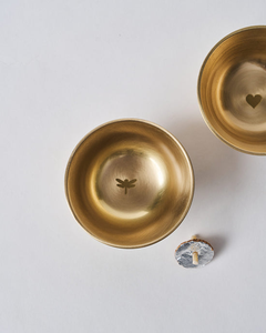 Soporte de candelita de latón tradicional Soporte de Diya floral Vintage para el Templo del hogar Diwali o ajustes espirituales - Product Image 6