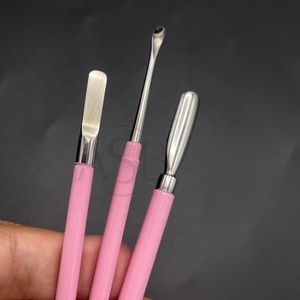 Poussoir à cuticules à double extrémité 2-en-1 en acier inoxydable métallique rose vif pour manucure, accessoire de nail art - Product Image 5