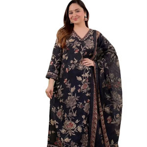 คอลเลคชั่นฤดูร้อนใหม่สำหรับชุดสตรี ผ้าจอร์เจตต์เนื้อหนา ป้องกันไฟฟ้าสถิตย์ ชุดคุर्ติ-เพนท์ปักลาย ดีไซน์ทันสมัยสไตล์ชาติพันธุ์ - Product Image 1