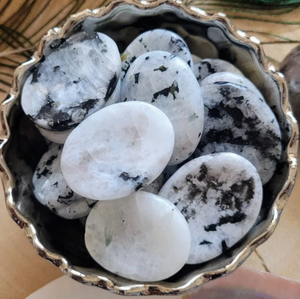 Pierre de lune arc-en-ciel polie, pierre de cristal naturelle, pierre de préoccupation, vente en gros - Product Image 5