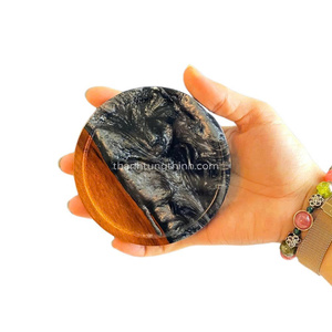 Posavasos de madera de resina epoxi de lujo de tendencia Utensilios de cocina ecológicos Patrón único Hecho en Vietnam - Product Image 4