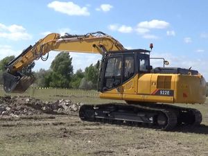 Excavadora de cadenas 922E de 22 toneladas, modelo 2026, de alto rendimiento y precio económico para proyectos de construcción y minería. - Product Image 2