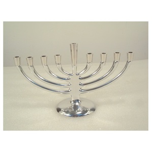 Nuevo soporte de mesa de aspecto hermoso Aluminio Menorah Rite Facetas de aluminio ligero Hanukkah Menorah portavelas - Product Image 6