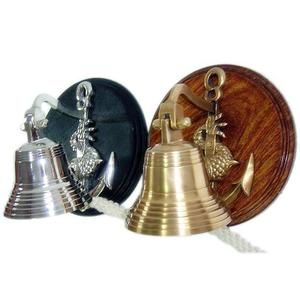 Campana colgante de pared de latón antiguo de venta superior con diseño marítimo Base de madera Campana de mano Servicio de restaurante al por mayor Nuevo diseño - Product Image 3