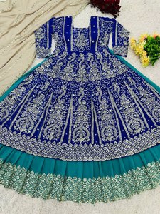 Top de style fantaisie à l'allure de soirée, Lehenga et Dupatta avec broderie lourde - Product Image 2