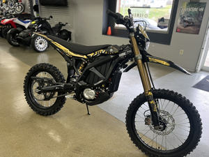 Motocicleta eléctrica todoterreno Sur Ron Ultra Bee completamente negra - Product Image 5