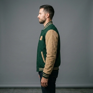 Blouson Bomber Homme Vert Forêt en Laine avec Manches en Cuir Marron, Logo Personnalisé, Col et Poignets en Tricot Côtelé, Fermeture à Boutons Pression, Style Streetwear de Luxe - Product Image 3