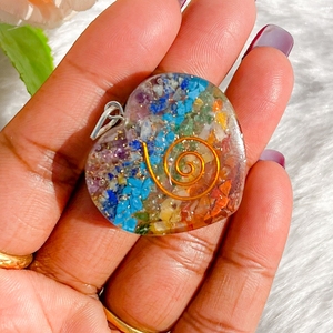 Vente en gros de pendentifs en forme de cœur à 7 chakras faits à la main en pierres précieuses naturelles Bijoux en cristaux Pierre artisanale semi-précieuse - Product Image 4