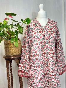 Conjunto de pijama con estampado floral para mujer, elegante y de la mejor calidad, ropa de descanso ligera con opciones de manga larga disponibles al mejor precio - Product Image 2